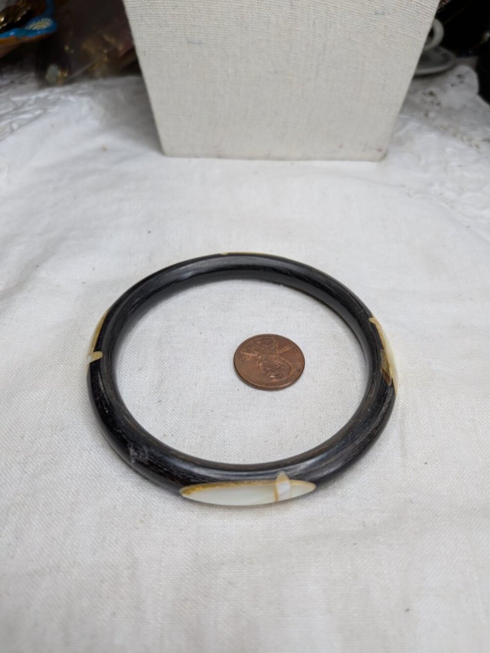 Vintage Water Buffalo Horn Bangle with Mother‑of‑Pearl Inlay – Size 8